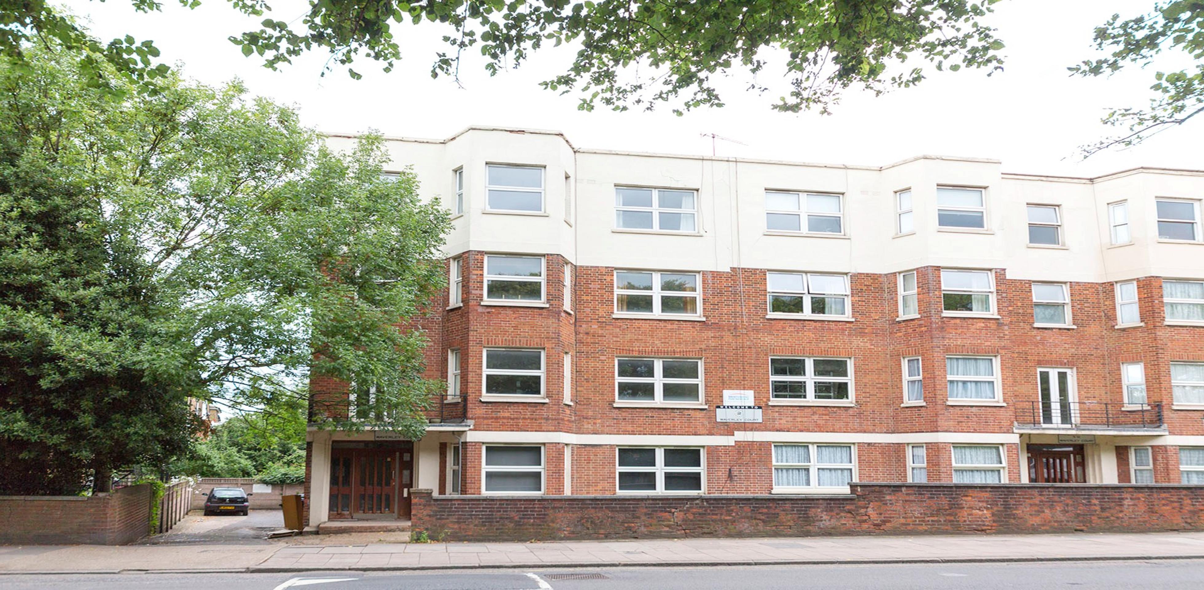 			1 Bedroom, 1 bath, 1 reception Flat			 Brondesbury Park, QUEENS PARK NW6